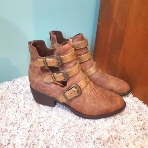 Ariat Unbridled Melody Ankle Boots
